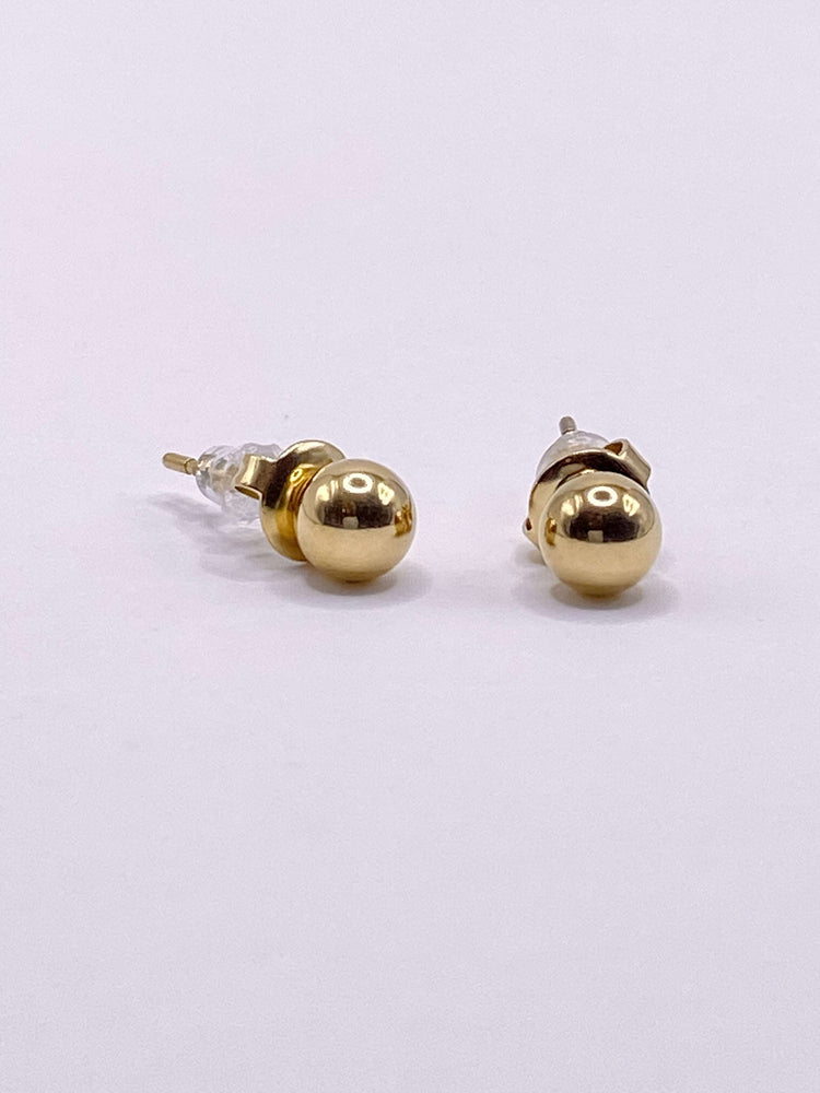 
                  
                    Fiona Round Minimalist Stud Earring
                  
                