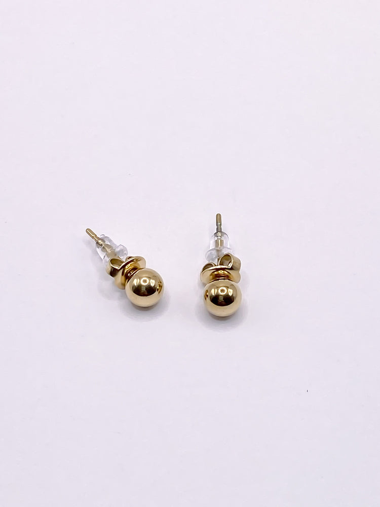 
                  
                    Fiona Round Minimalist Stud Earring
                  
                